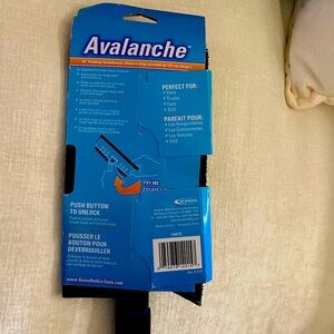 Rotating snow broom with extendable arm